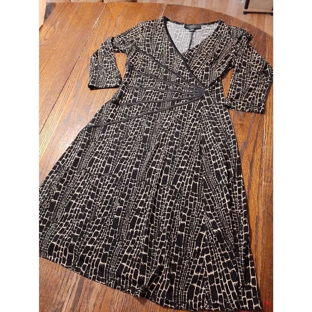 Size 4P Connected Petite Deep V Neck Black Tan Midi Dress 3/4 Sleeve